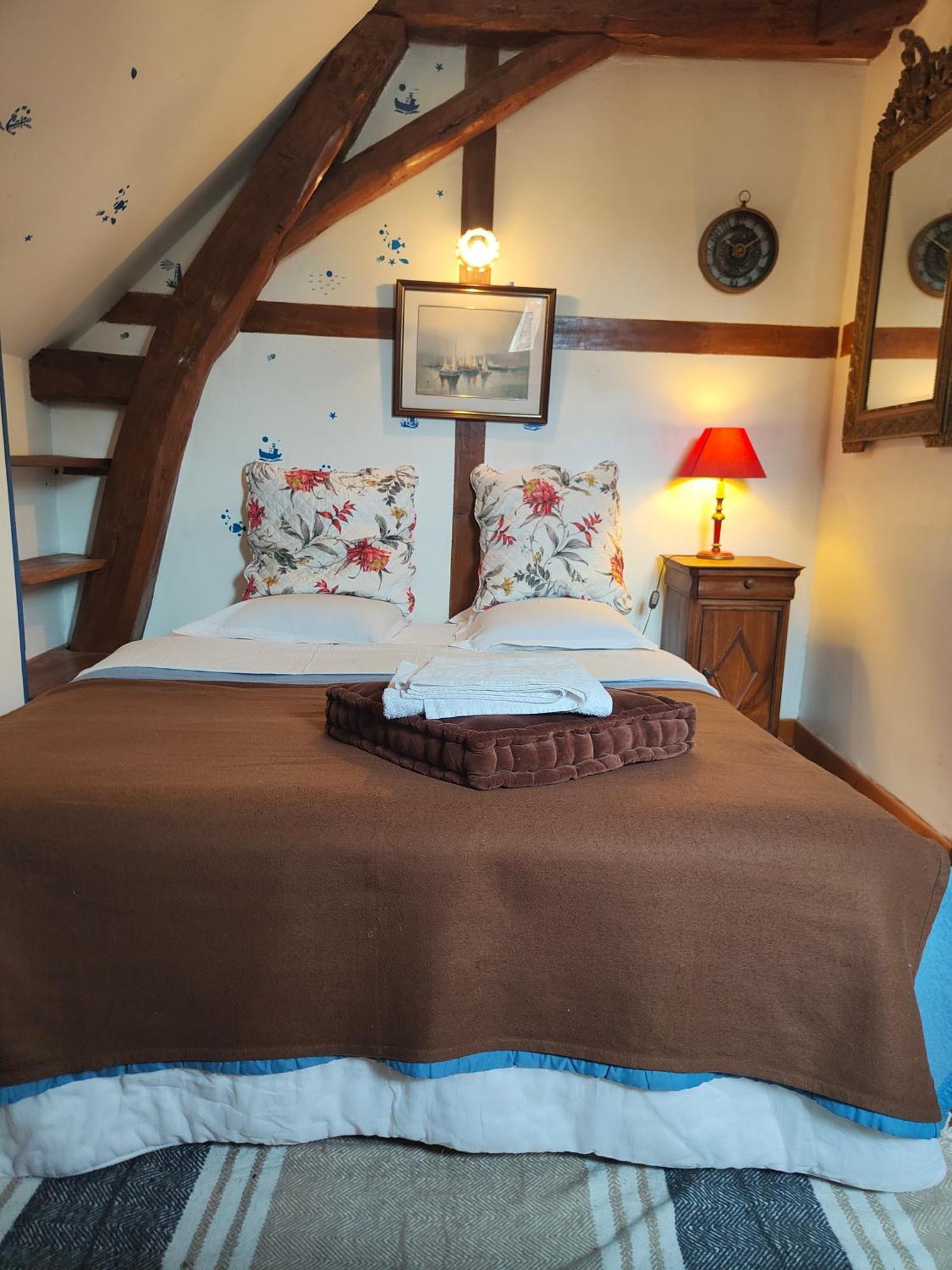 La Taniere Des Tanneries Bed & Breakfast ตอนแนร์ ภายนอก รูปภาพ