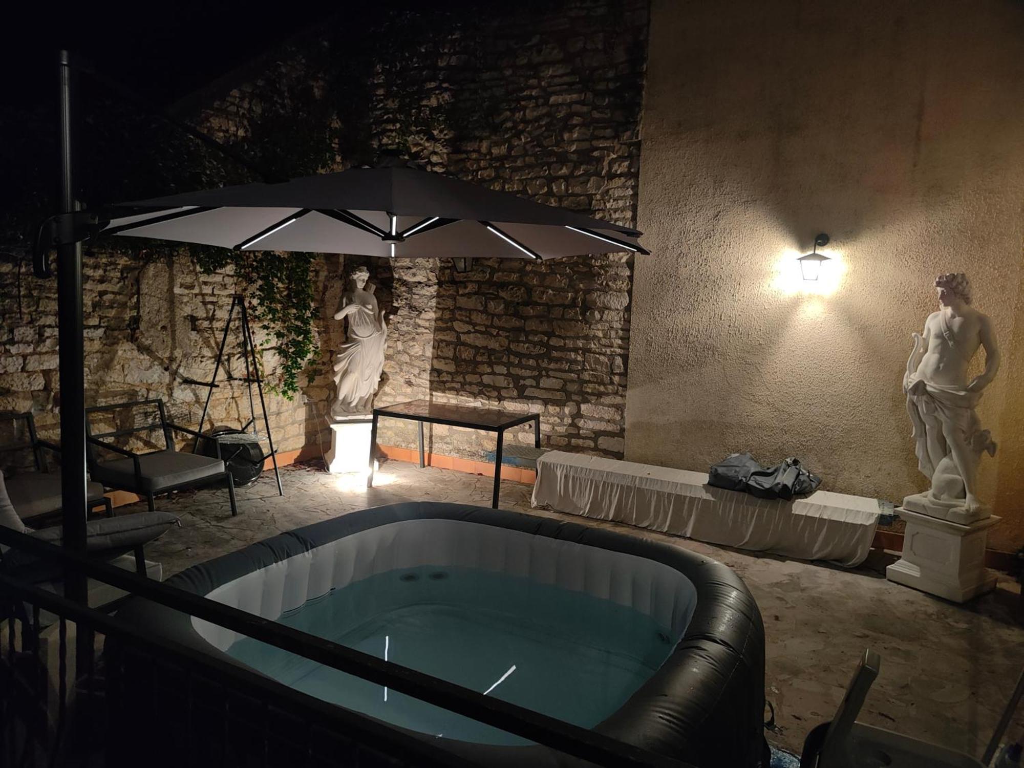 La Taniere Des Tanneries Bed & Breakfast ตอนแนร์ ภายนอก รูปภาพ