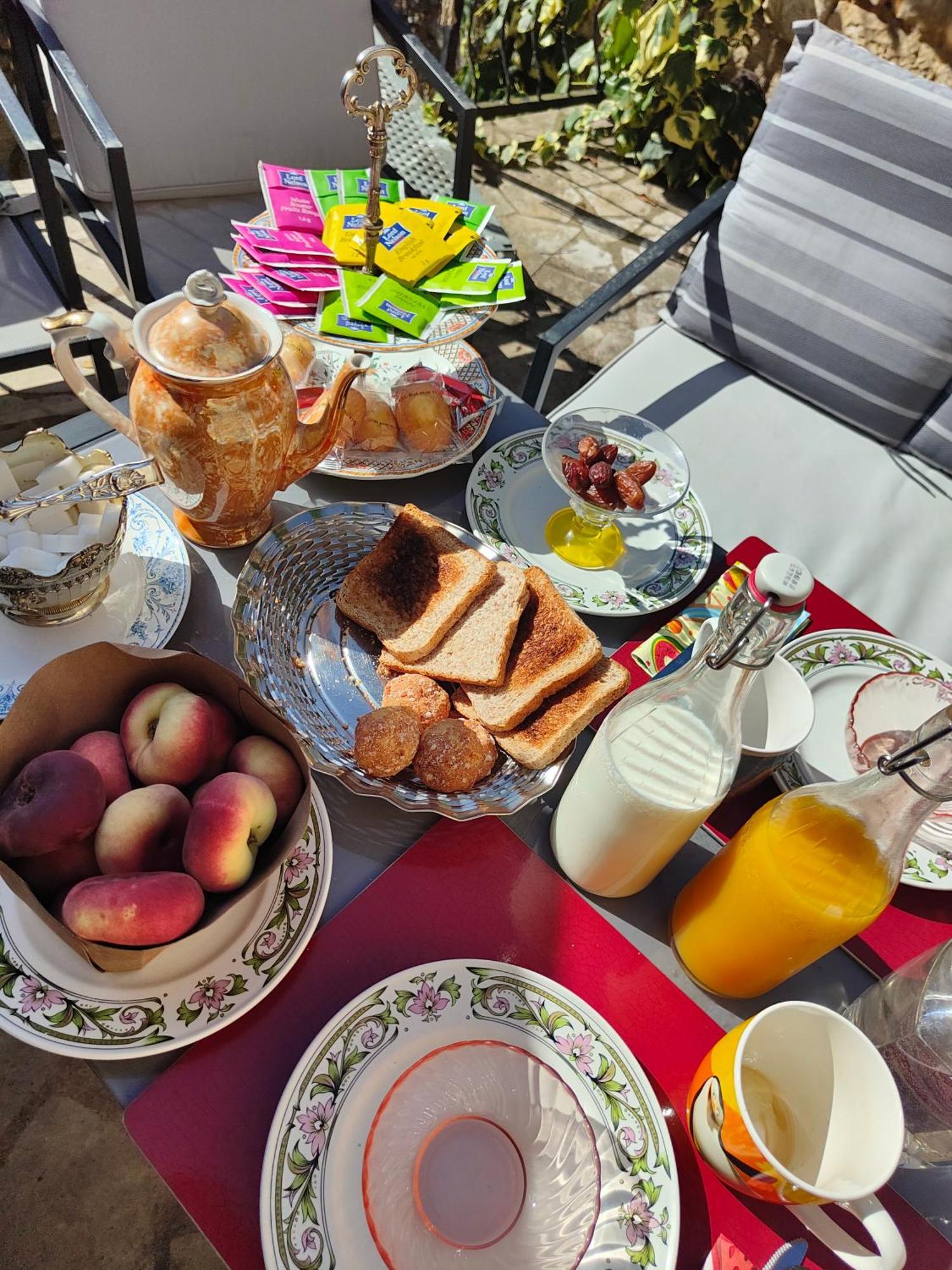 La Taniere Des Tanneries Bed & Breakfast ตอนแนร์ ภายนอก รูปภาพ