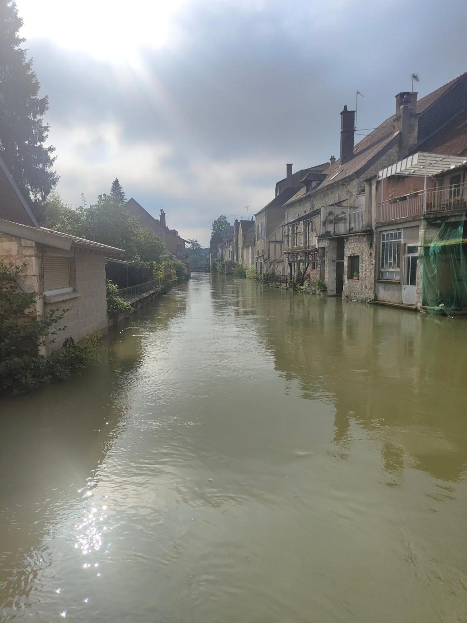 La Taniere Des Tanneries Bed & Breakfast ตอนแนร์ ภายนอก รูปภาพ