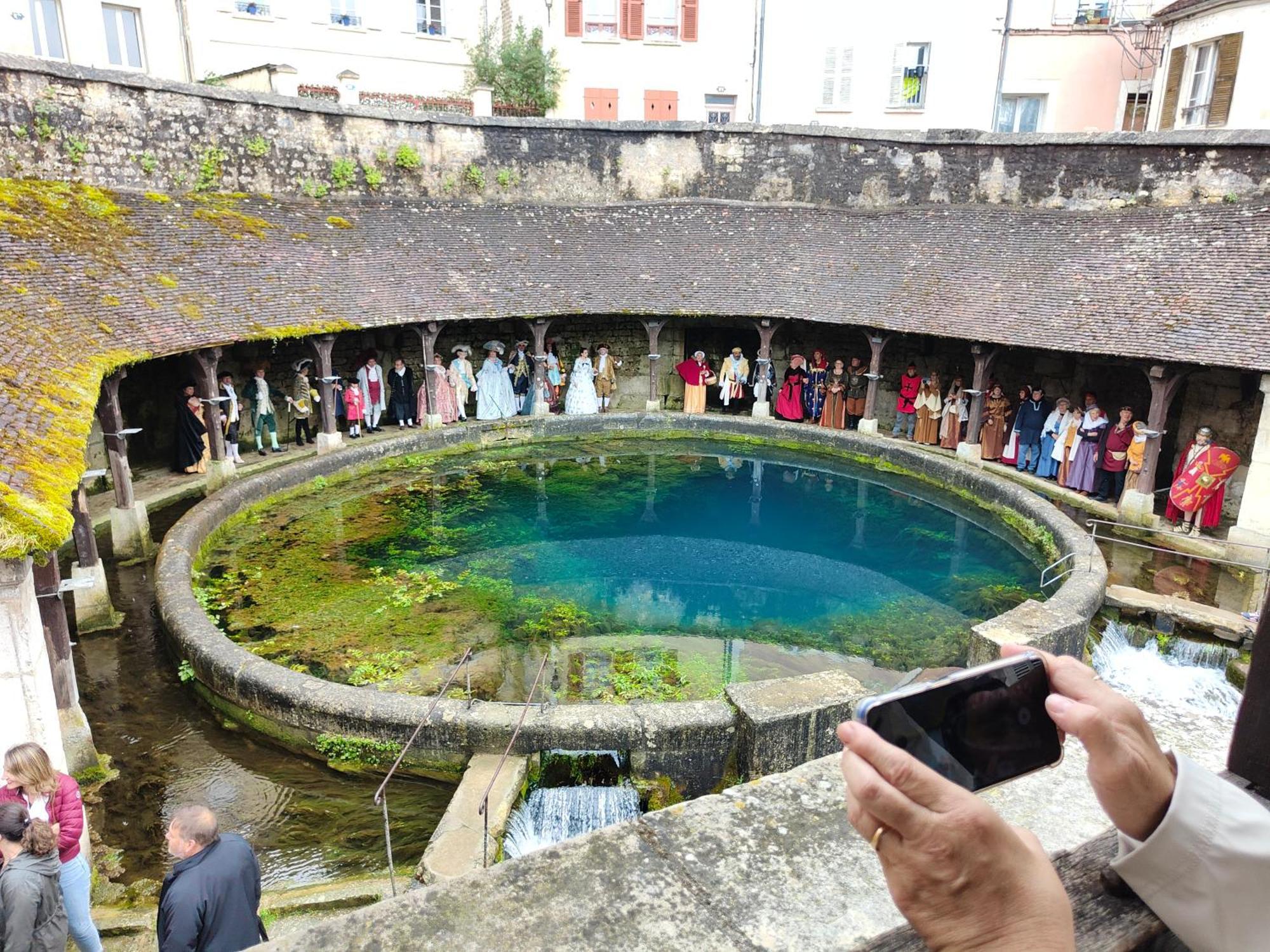 La Taniere Des Tanneries Bed & Breakfast ตอนแนร์ ภายนอก รูปภาพ