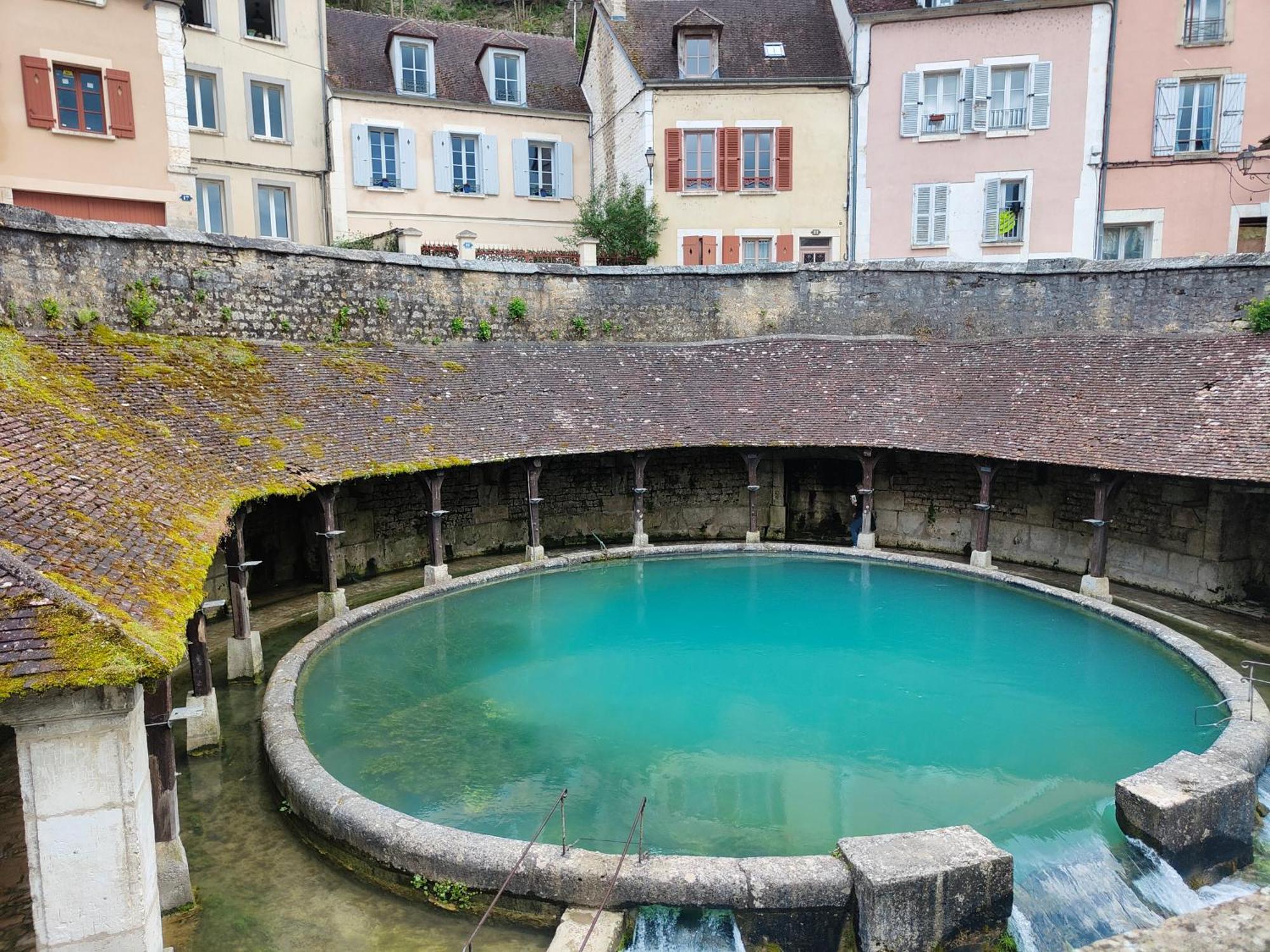 La Taniere Des Tanneries Bed & Breakfast ตอนแนร์ ภายนอก รูปภาพ